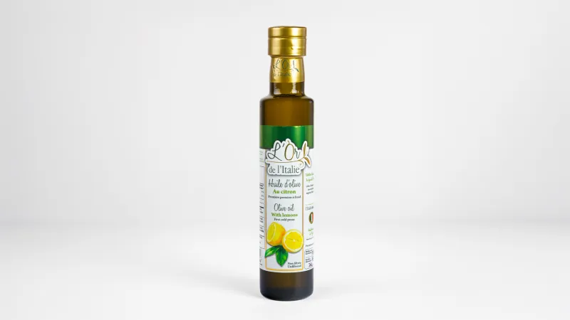 Limone huile pressée avec des citrons frais